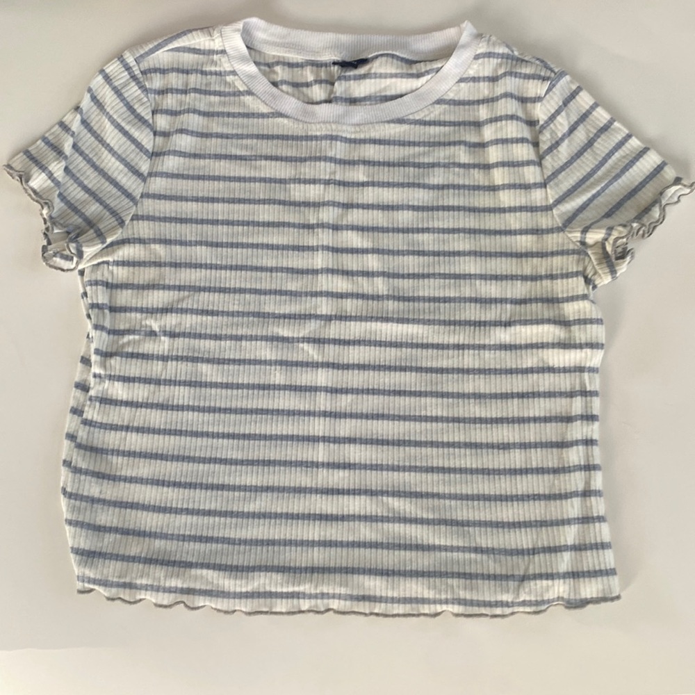 Large Women’s white and gray striped shirt